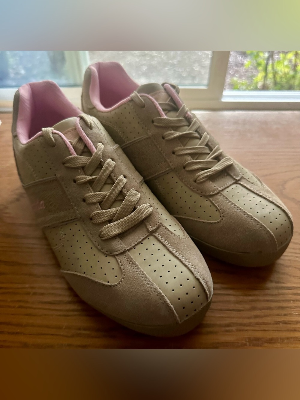 New/old stock Avia Women’s 9 taupe/gray-beige suede sneakers pink lining.